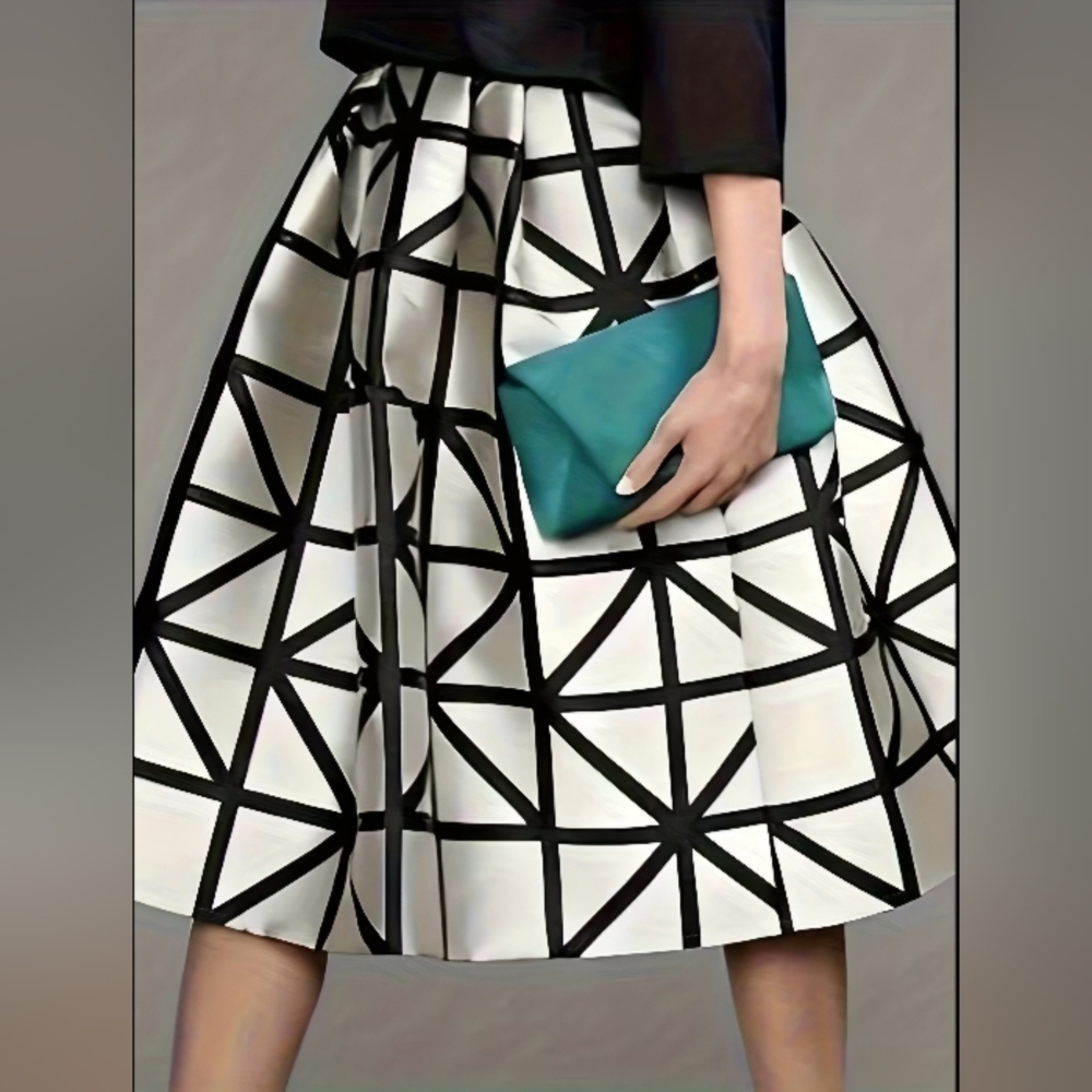 Arrived & BEAUTIFUL!! Stylish Black and White Patterned A-Line Skirt ADORABLE - Picture 2 of 5